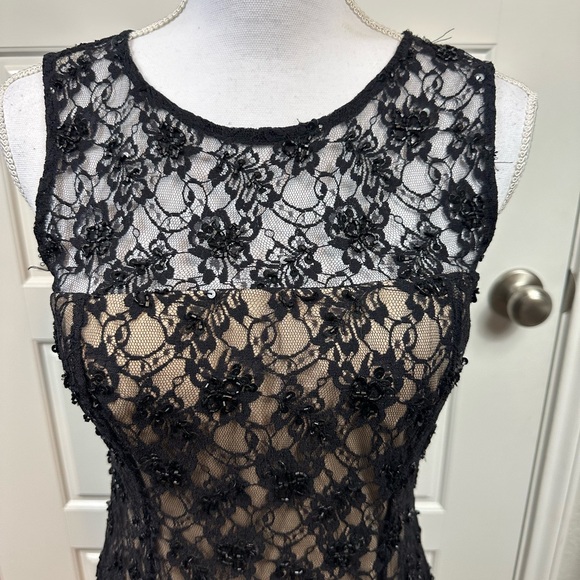 Adrianna Papell Black Lace Embellished Beaded Dress Nude Lined Size 6 NWT - Picture 5 of 14